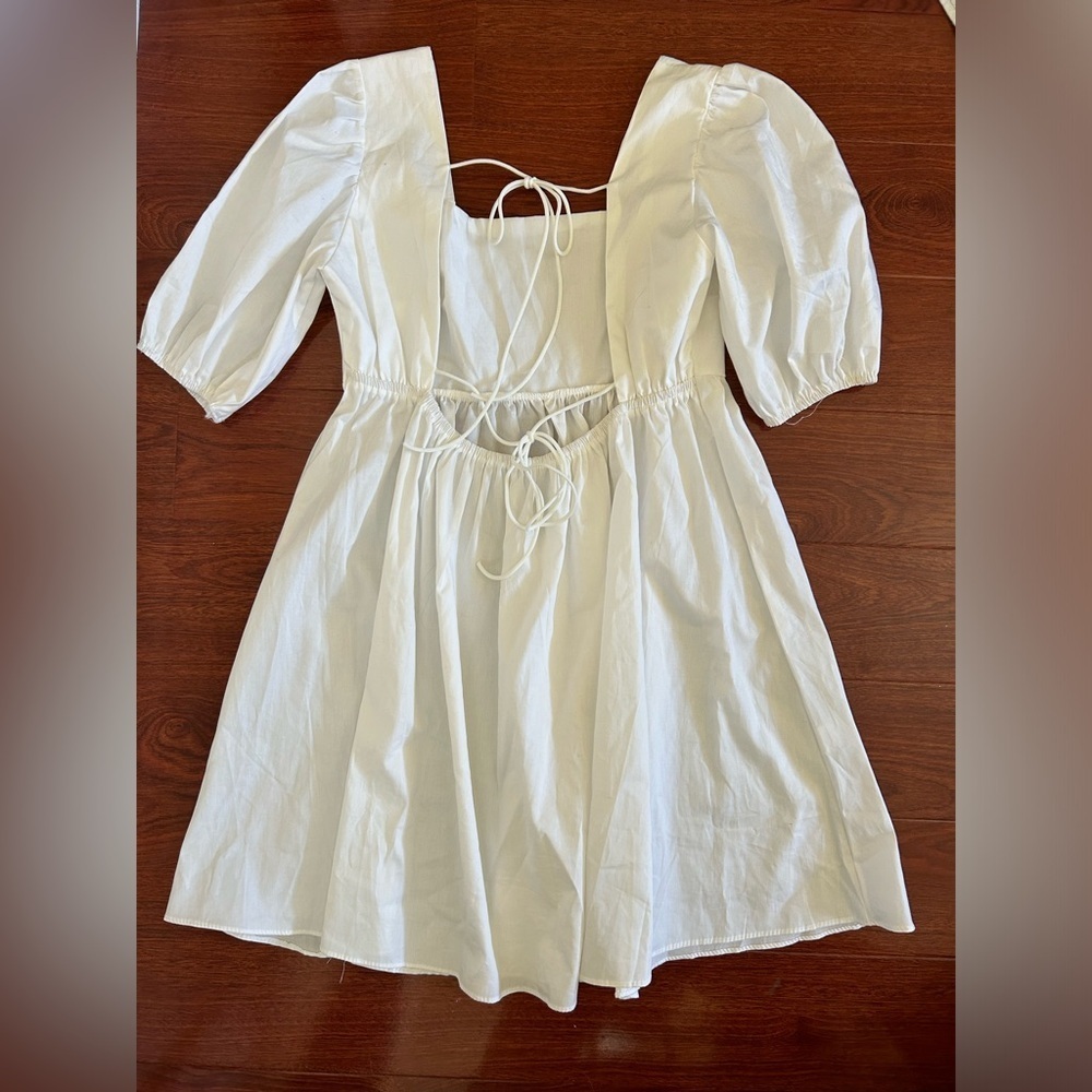 NWOT White Open-Back Dress Size M - Picture 6 of 6